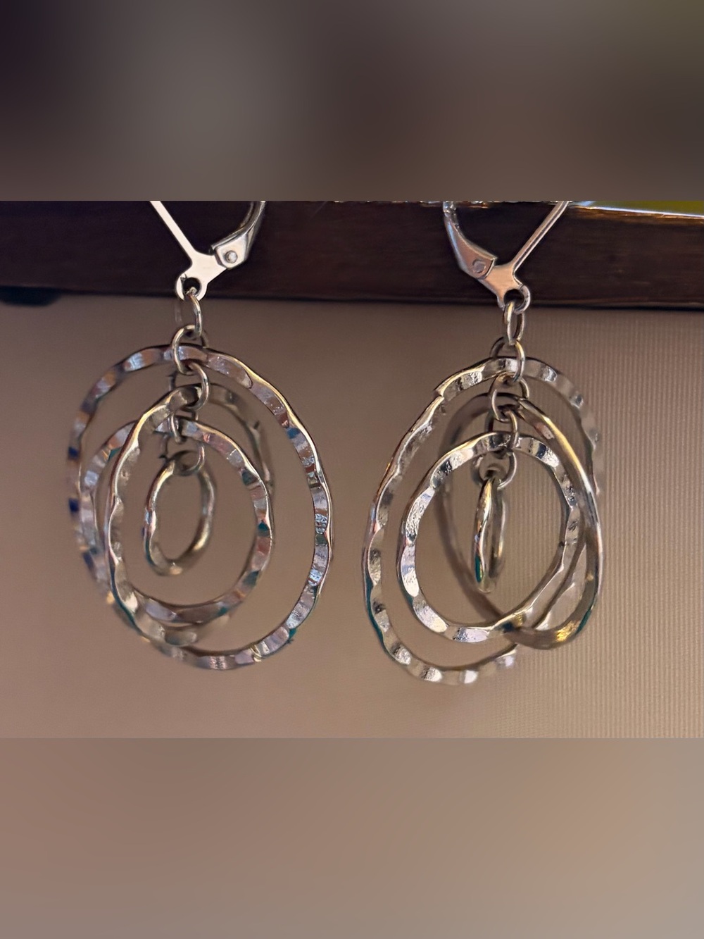 3/$30✨🩶Silver-tone Hammered 3D Circle Dangle Earrings Kinetic Hoops